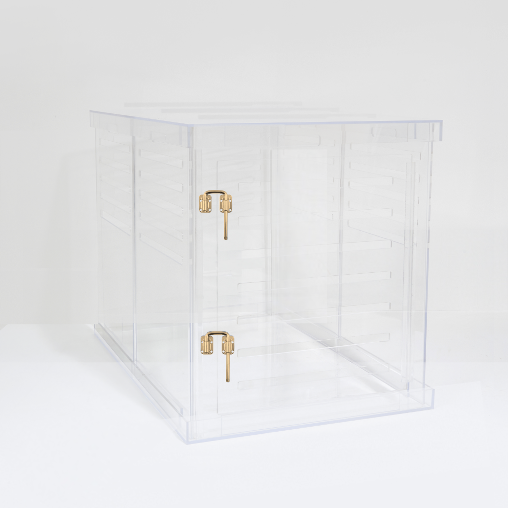 Medium Crate (Gold Latch)